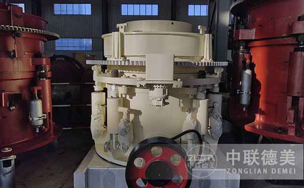 遼寧液壓圓錐破碎機現場(chǎng)視頻圖片