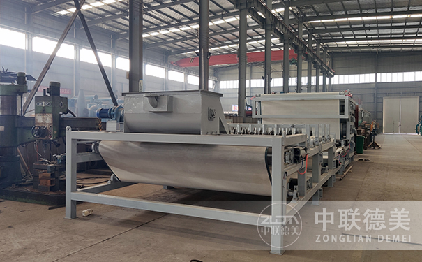 造紙廠(chǎng)污泥脫水帶式壓濾機